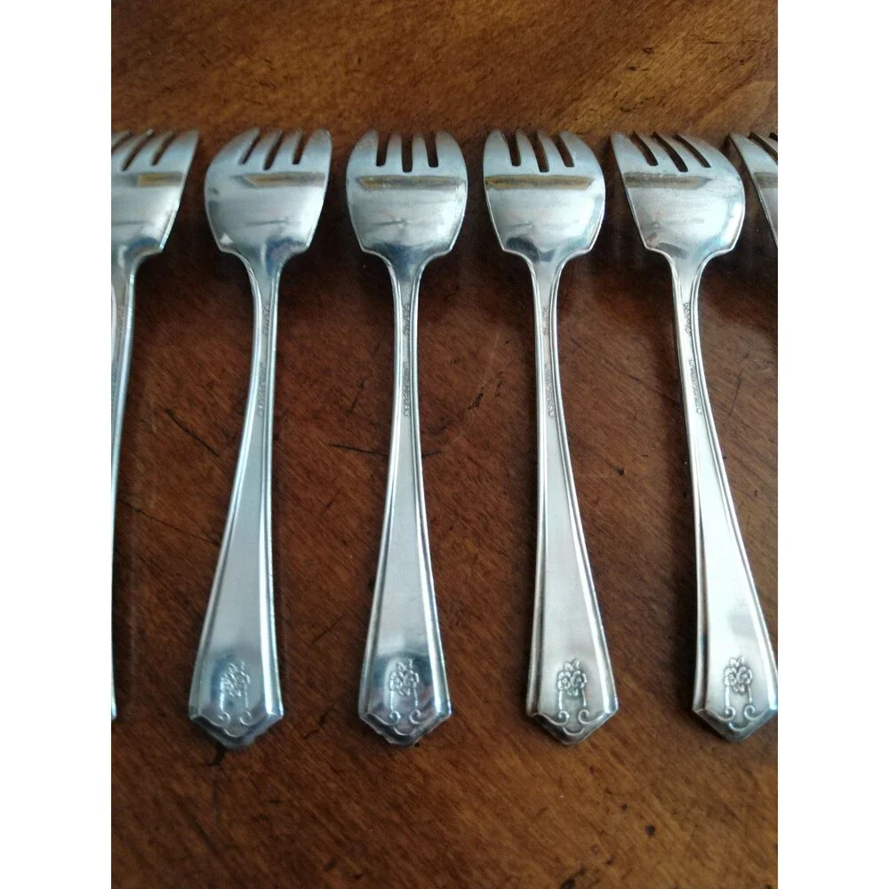 Lot of 8 Wm. Rogers Ashland Silverplate Salad Forks 1914 5.9